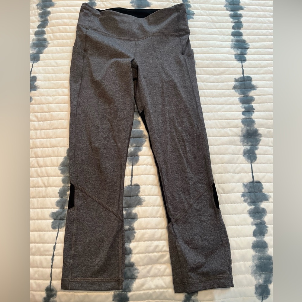 Lululemon Cropped Leggings size 6 Gray Black side pockets